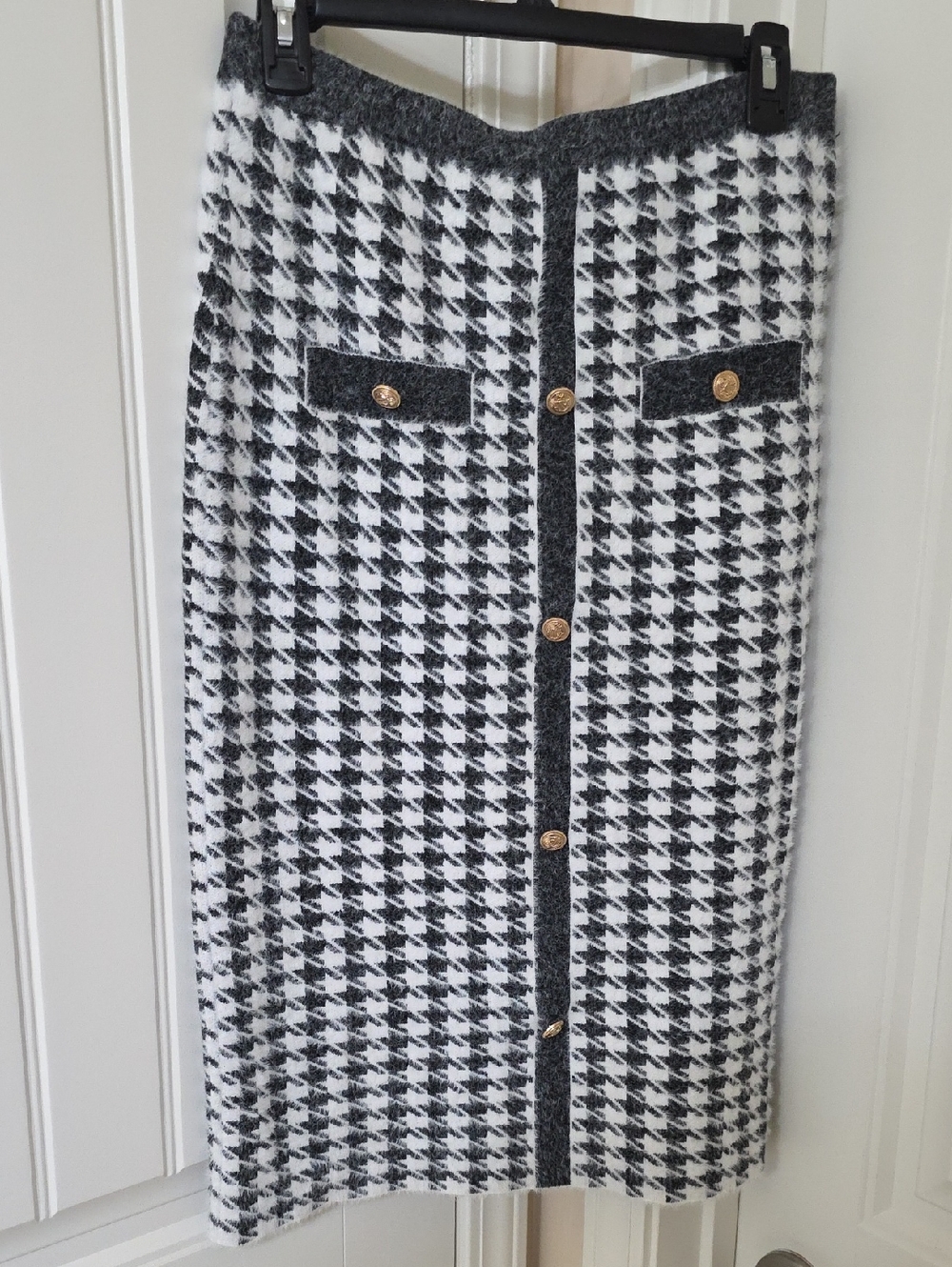 Classic Houndstooth Button-Front Pencil Skirt - Black & White